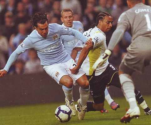 tottenham home 2009 to 10 action